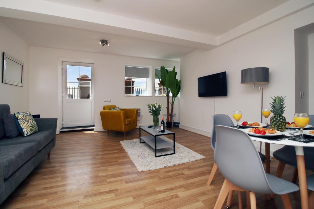 St Thomas Loft Views By Ssw - 2Br, Parking, Sleeps 4, Easy Access To City Centre, Marina, Beach And M4 스완지 외부 사진