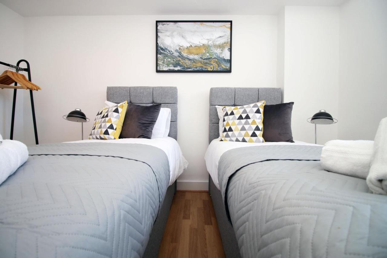 St Thomas Loft Views By Ssw - 2Br, Parking, Sleeps 4, Easy Access To City Centre, Marina, Beach And M4 스완지 외부 사진