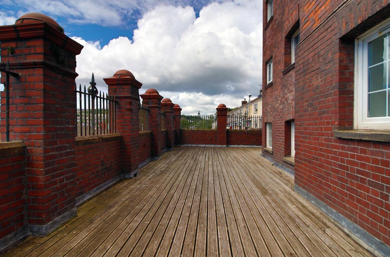 St Thomas Loft Views By Ssw - 2Br, Parking, Sleeps 4, Easy Access To City Centre, Marina, Beach And M4 스완지 외부 사진