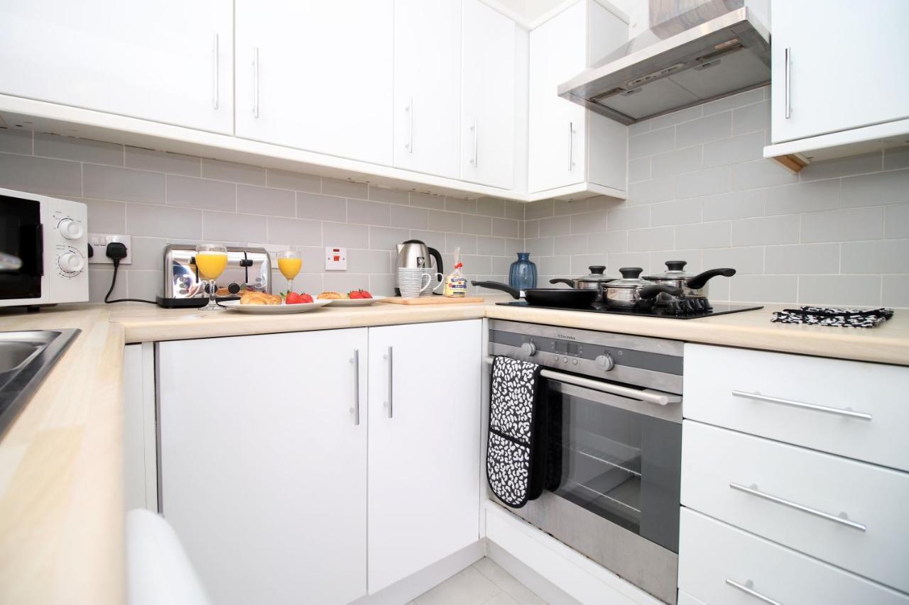 St Thomas Loft Views By Ssw - 2Br, Parking, Sleeps 4, Easy Access To City Centre, Marina, Beach And M4 스완지 외부 사진