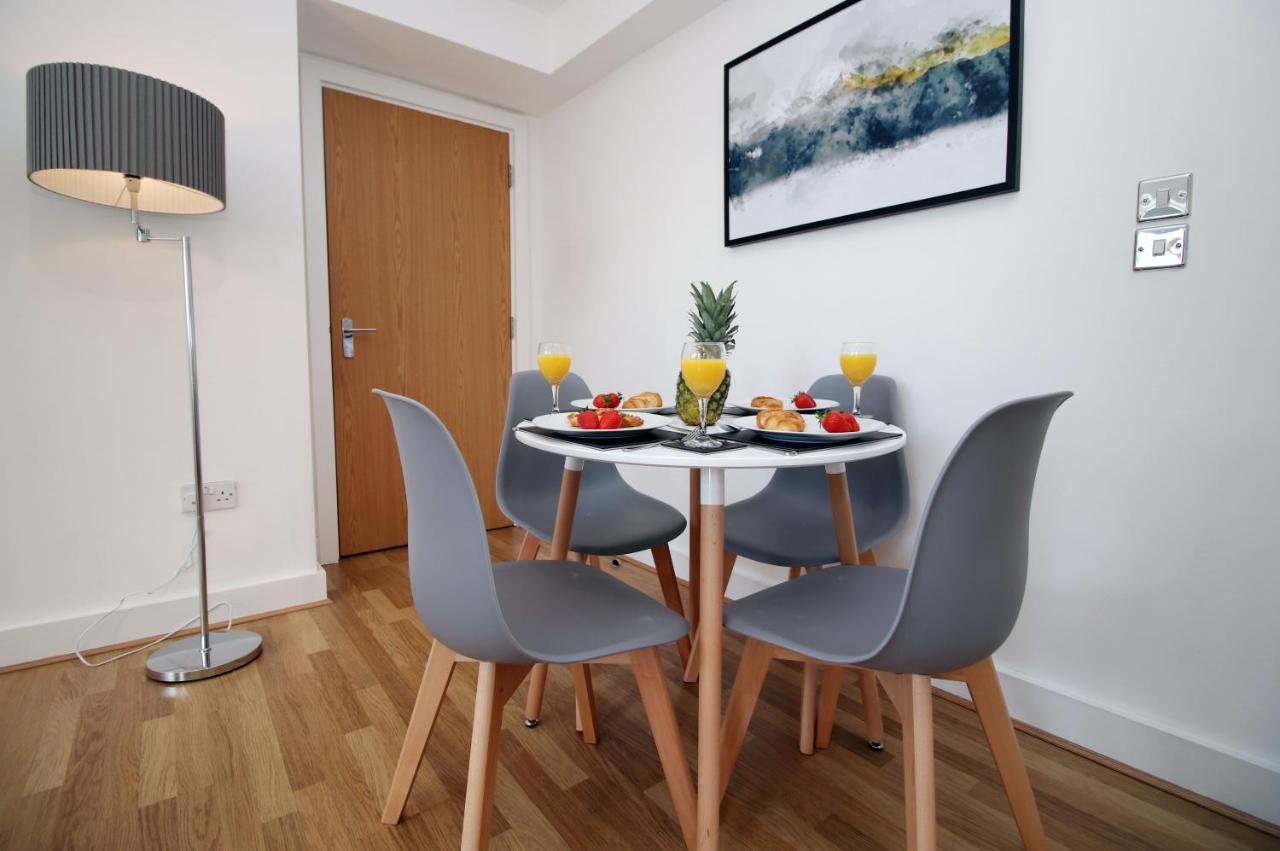 St Thomas Loft Views By Ssw - 2Br, Parking, Sleeps 4, Easy Access To City Centre, Marina, Beach And M4 스완지 외부 사진