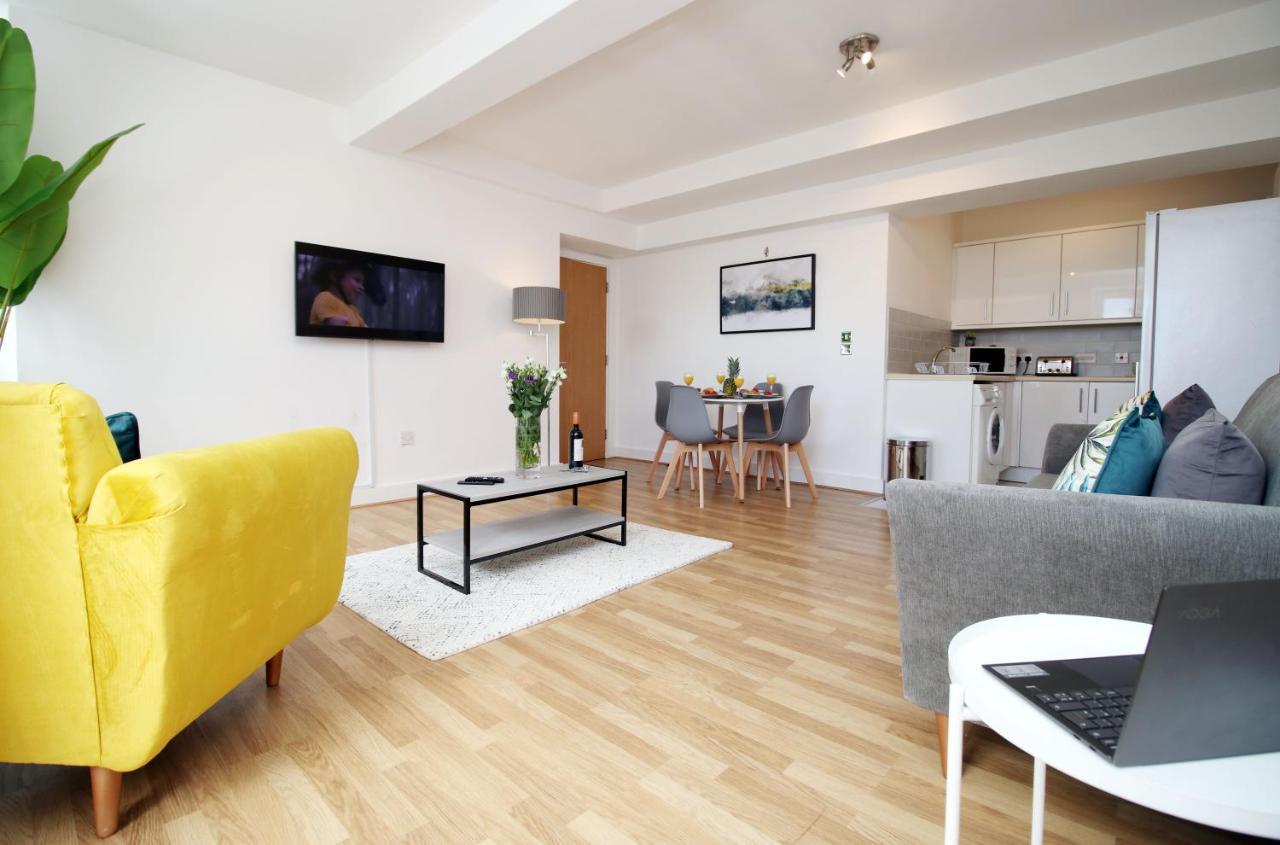 St Thomas Loft Views By Ssw - 2Br, Parking, Sleeps 4, Easy Access To City Centre, Marina, Beach And M4 스완지 외부 사진