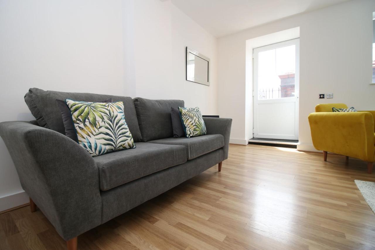 St Thomas Loft Views By Ssw - 2Br, Parking, Sleeps 4, Easy Access To City Centre, Marina, Beach And M4 스완지 외부 사진