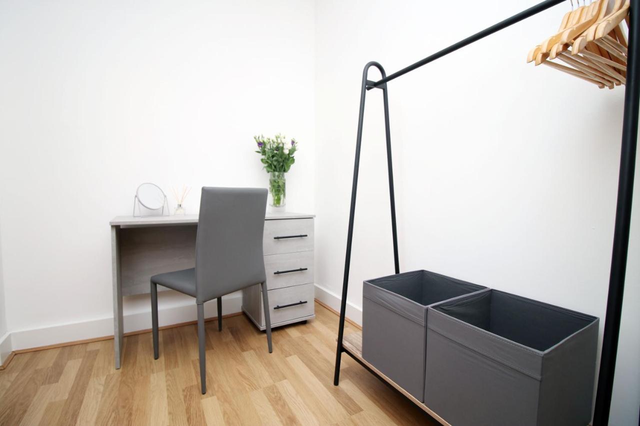 St Thomas Loft Views By Ssw - 2Br, Parking, Sleeps 4, Easy Access To City Centre, Marina, Beach And M4 스완지 외부 사진