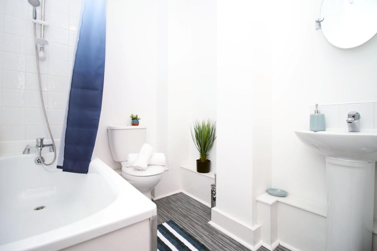 St Thomas Loft Views By Ssw - 2Br, Parking, Sleeps 4, Easy Access To City Centre, Marina, Beach And M4 스완지 외부 사진
