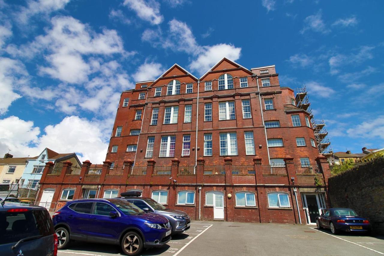 St Thomas Loft Views By Ssw - 2Br, Parking, Sleeps 4, Easy Access To City Centre, Marina, Beach And M4 스완지 외부 사진
