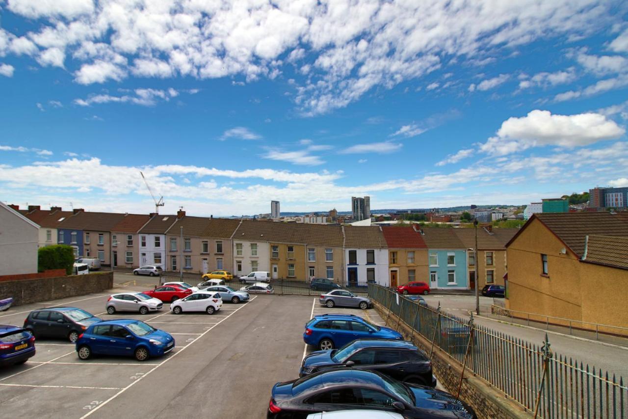 St Thomas Loft Views By Ssw - 2Br, Parking, Sleeps 4, Easy Access To City Centre, Marina, Beach And M4 스완지 외부 사진