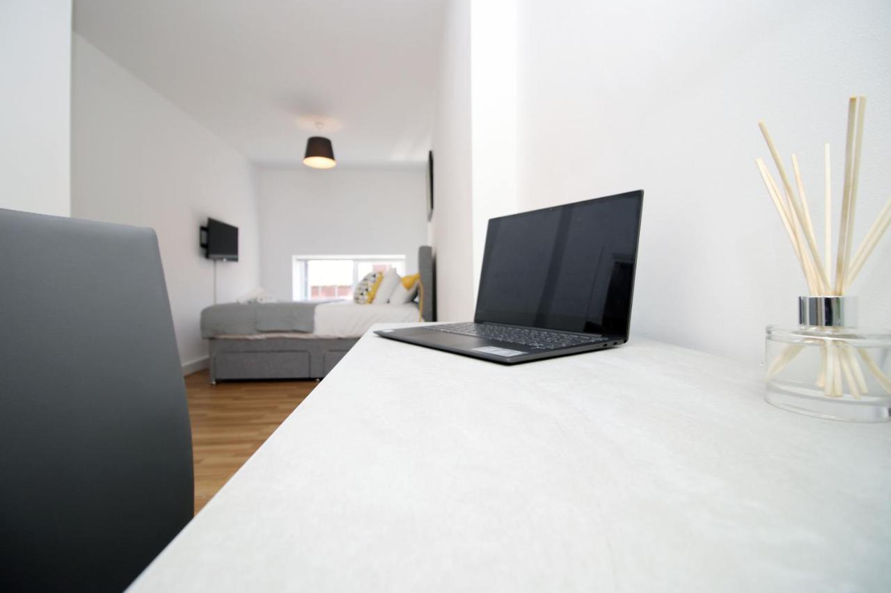 St Thomas Loft Views By Ssw - 2Br, Parking, Sleeps 4, Easy Access To City Centre, Marina, Beach And M4 스완지 외부 사진