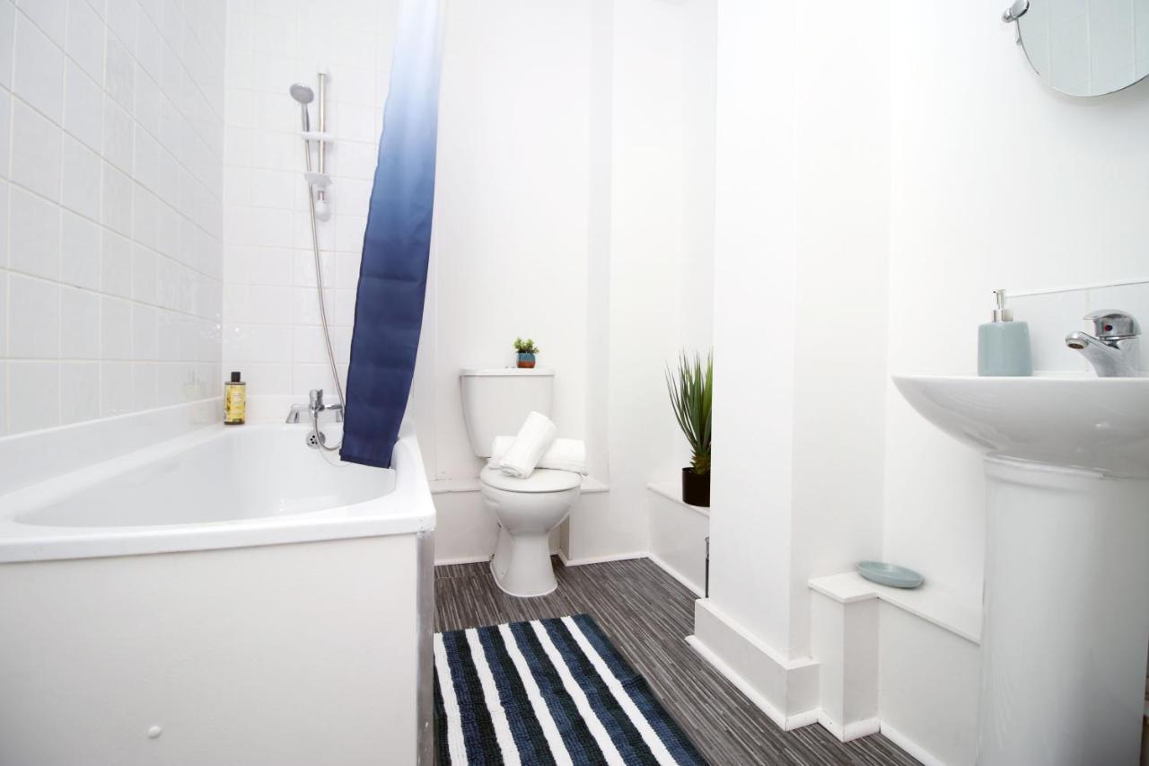St Thomas Loft Views By Ssw - 2Br, Parking, Sleeps 4, Easy Access To City Centre, Marina, Beach And M4 스완지 외부 사진