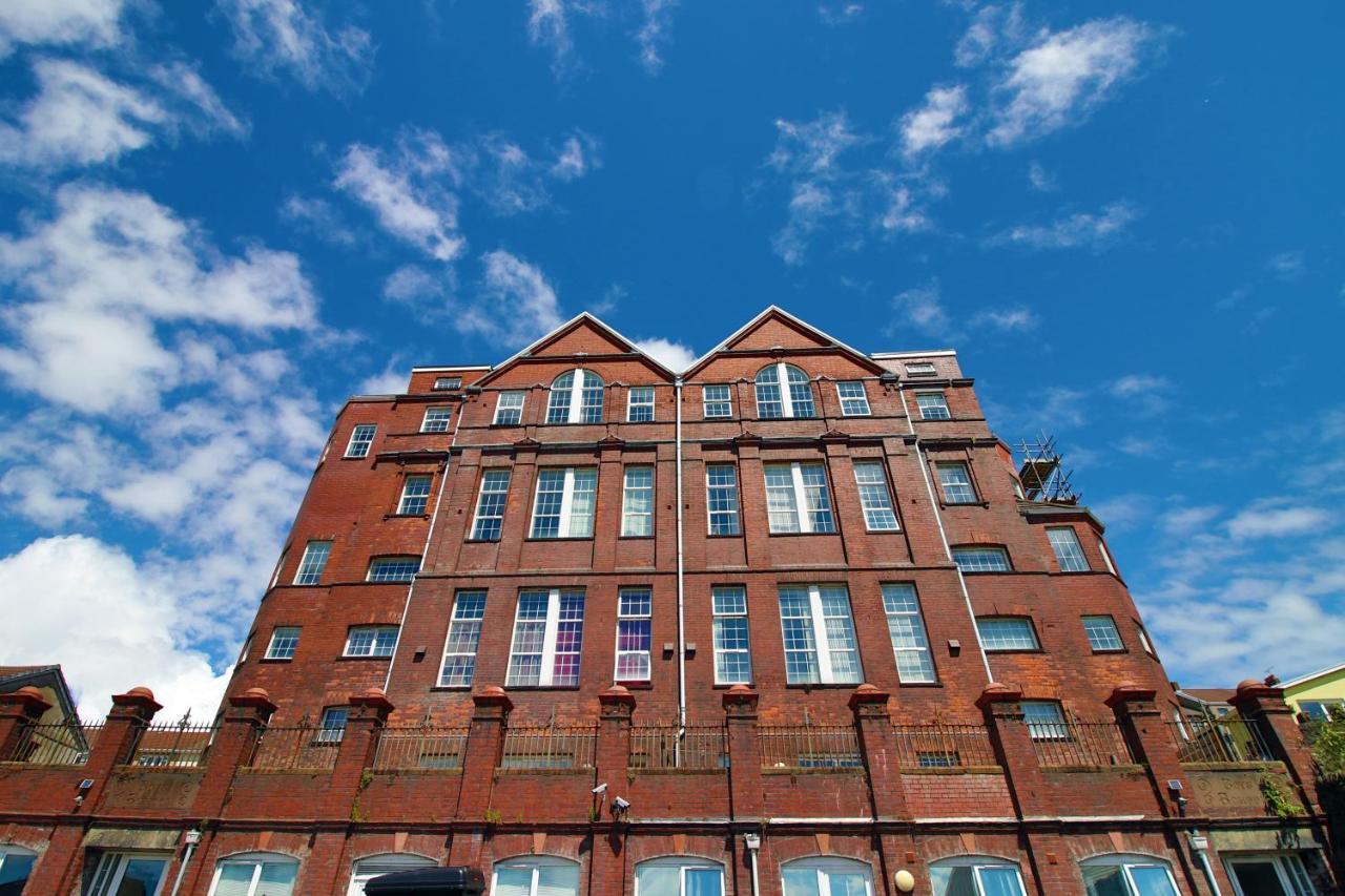 St Thomas Loft Views By Ssw - 2Br, Parking, Sleeps 4, Easy Access To City Centre, Marina, Beach And M4 스완지 외부 사진