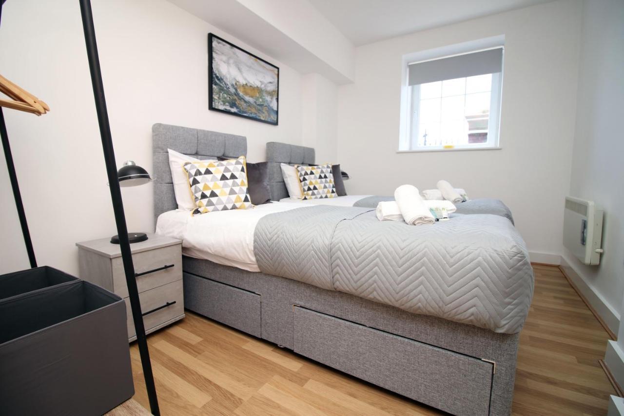 St Thomas Loft Views By Ssw - 2Br, Parking, Sleeps 4, Easy Access To City Centre, Marina, Beach And M4 스완지 외부 사진