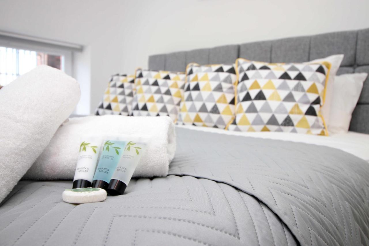 St Thomas Loft Views By Ssw - 2Br, Parking, Sleeps 4, Easy Access To City Centre, Marina, Beach And M4 스완지 외부 사진