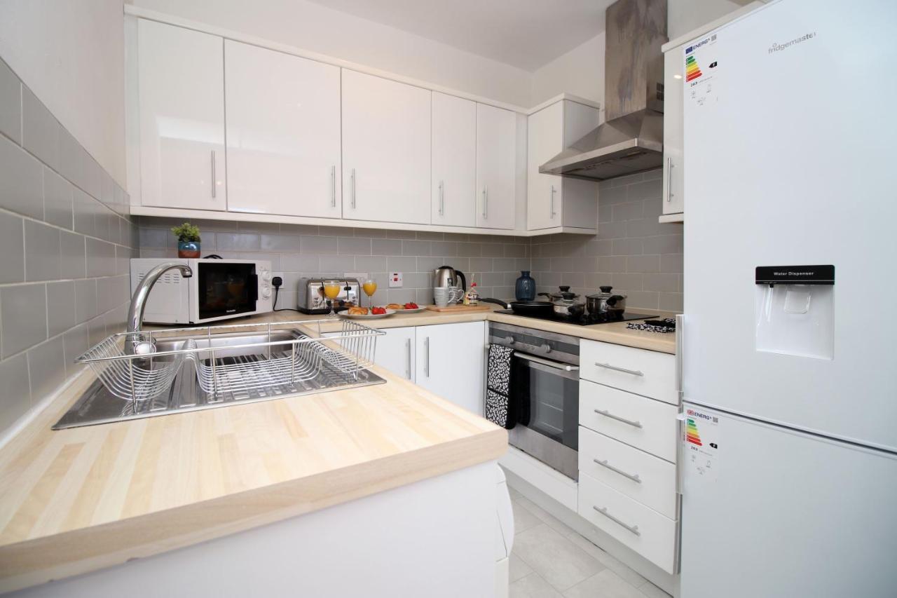 St Thomas Loft Views By Ssw - 2Br, Parking, Sleeps 4, Easy Access To City Centre, Marina, Beach And M4 스완지 외부 사진